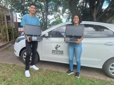 Jovens do Pescar recebem doação de computadores